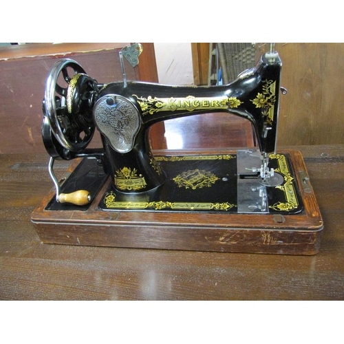 757 - VINTAGE SINGER SEWING MACHINE