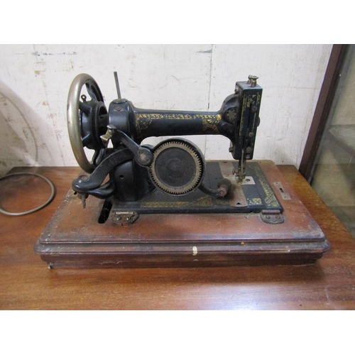 778 - VINTAGE SEWING MACHINE