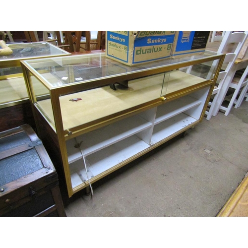 880 - DISPLAY CABINET