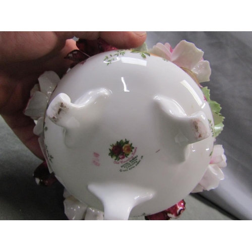 1534 - ROYAL ALBERT OLD COUNTRY ROSES POSY, 17CM H