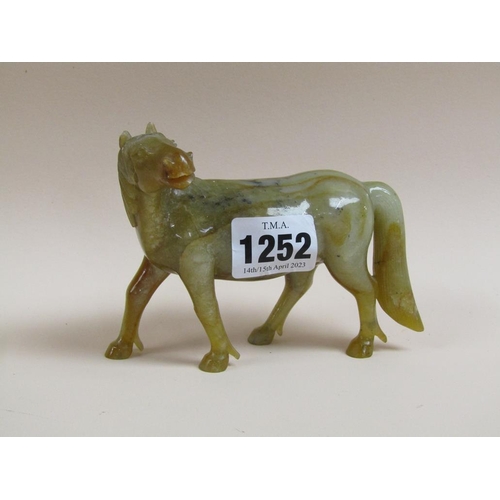 1252 - TWO CHINESE JADE FIGURES OF HORSE, A/F, BOTH APPROX 14CM W, TOTAL 550g