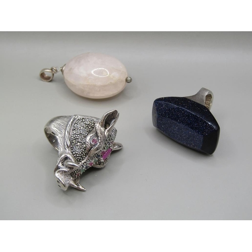 1262 - LARGE JEWEL SET BOARS HEAD RING; LOLA ROSE RING; LARGE ROSE QUARTZ PENDANT