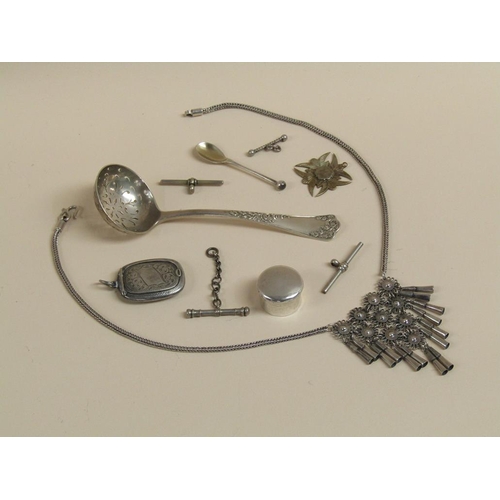 1263 - COLLECTION OF SMALL SILVER ITEMS TO INCL A SUGAR SIFTING LADLE