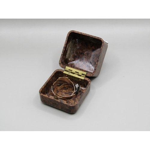 1292 - TWO GOLD RINGS , SIGNET RING 3.6g