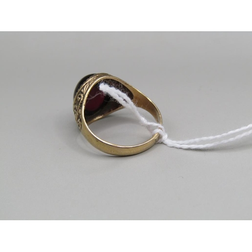 1315 - 9ct GOLD AMETHST CABOCHON SET RING SIZE O