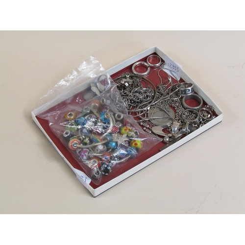 1400 - TRAY OF SILVER, WHITE METAL, STONE SET JEWELLERY