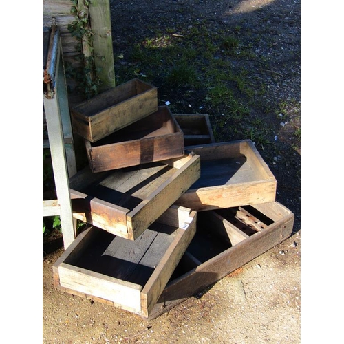 942 - COLLECTION OF WOODEN CRATES