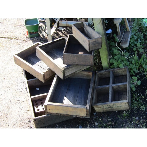 942 - COLLECTION OF WOODEN CRATES