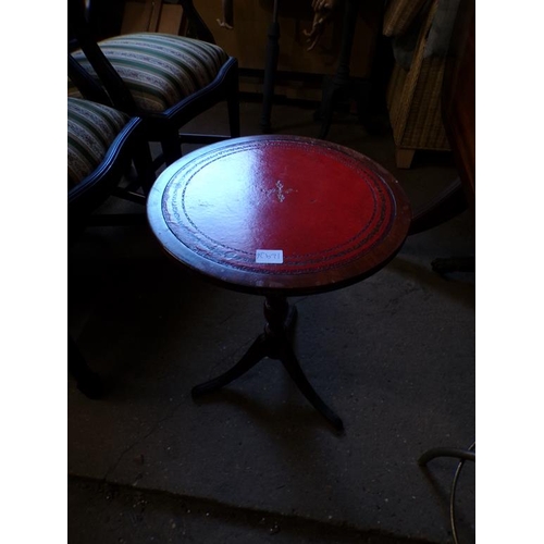 600 - REPRODUCTION LEATHER TOP TABLE