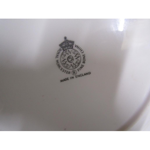 334 - QTY OF ROYAL WORCESTER LAVINIA TABLEWARES