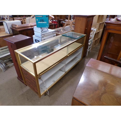 632 - SHOP DISPLAY CABINET