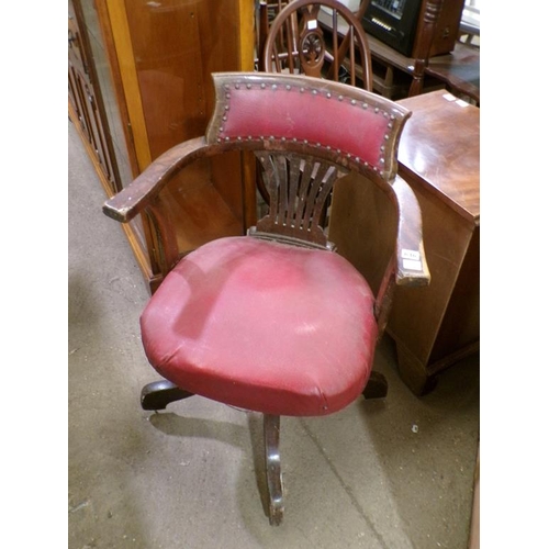 646 - EDWARDIAN OAK SWIVEL CHAIR