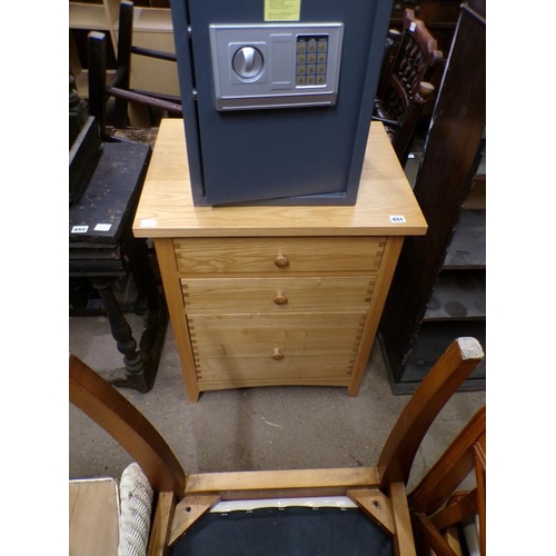 651 - PINE CHEST OF DRAWERS