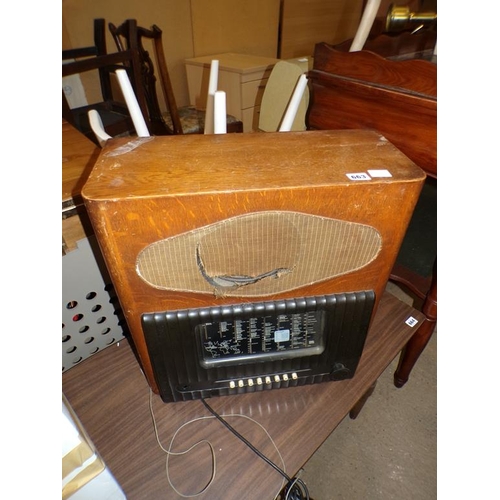 663 - VINTAGE RADIO