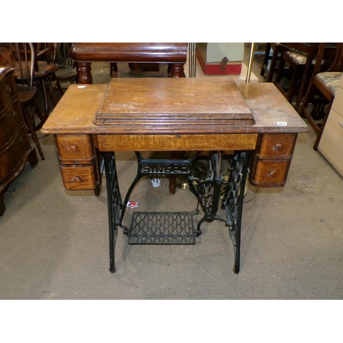 667 - VINTAGE SINGER TREADLE SEWING MACHINE