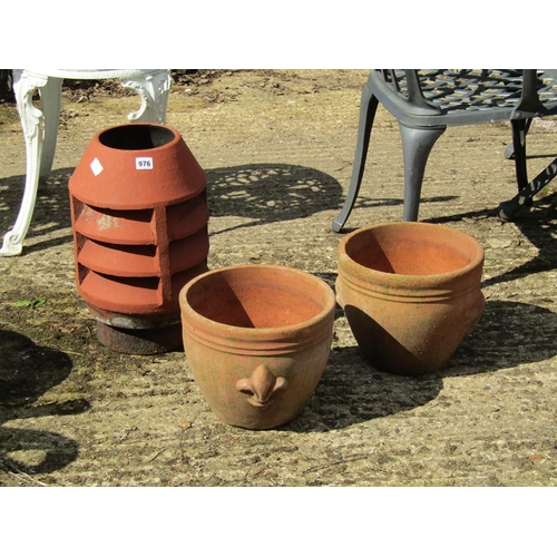 976 - TWO POTS AND A CHIMNEY POT