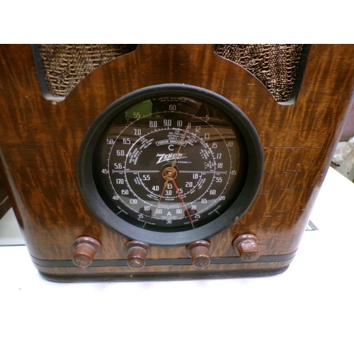 894 - VINTAGE RADIO