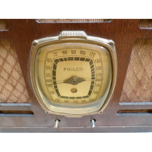 895 - VINTAGE RADIO