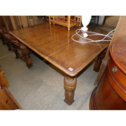 907 - 1930s OAK EXTENDING DINING TABLE