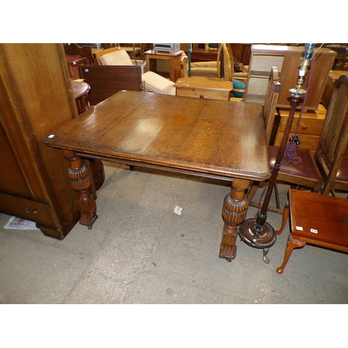 907 - 1930s OAK EXTENDING DINING TABLE