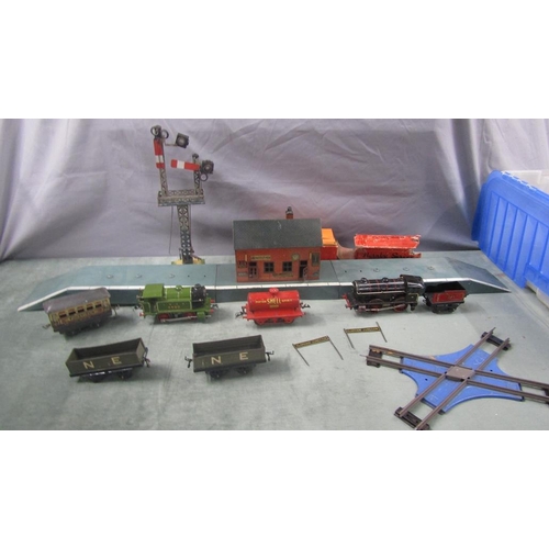 1210 - COLLECTION OF O GAUGE MODEL RAILWAY TO INCL HORNBY SERIES NO.1 TANK LOCOMOTIVE ETC