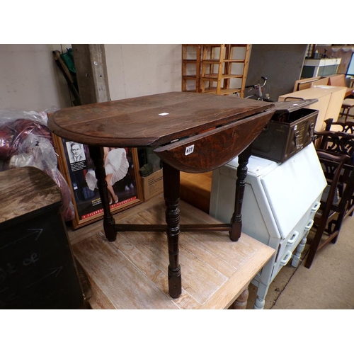 677 - OAK DROP LEAF TABLE