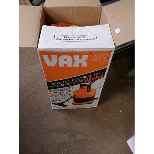 700 - VAX WET AND DRY HOOVER