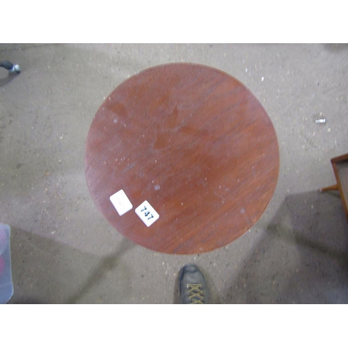 747 - OCCASIONAL TABLE