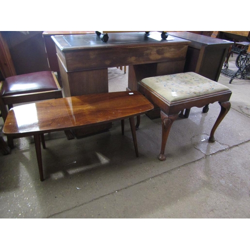 913 - GEORGIAN STYLE STOOL AND AN OAK COFFEE TABLE