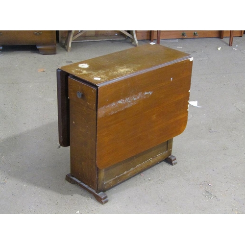 663 - DROP LEAF TABLE