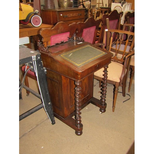 665 - VICTORIAN MAHOGANY DAVENPORT