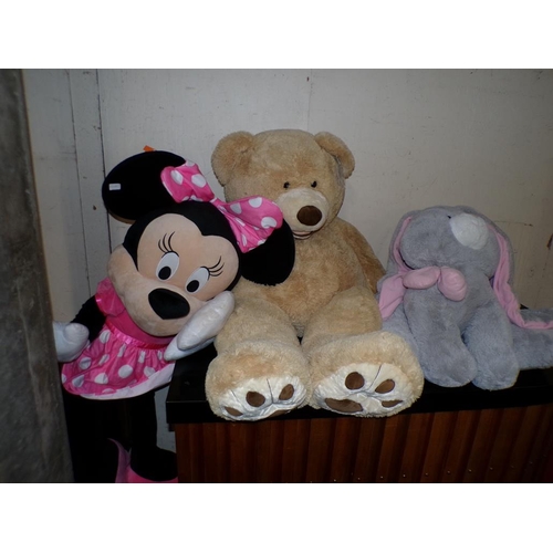 744 - COLLECTION OF SOFT TOYS