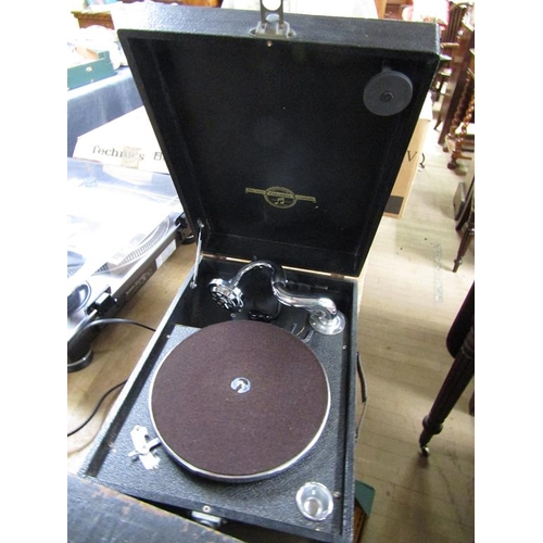 1212 - GRAMOPHONE AND RECORDS