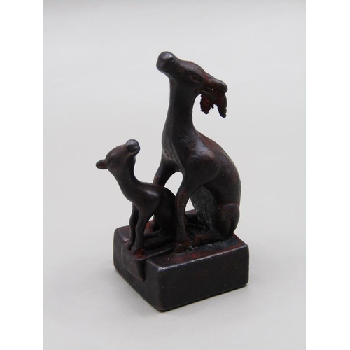 1458 - CHINESE PAINTED SEAL STAMP IN THE FORM OF TWO DEER, APPX 5cms H