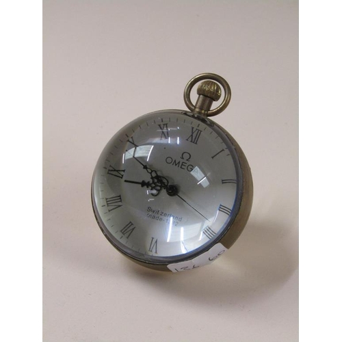 1489 - GLOBULAR BRASS MOUNTED DESK CLOCK