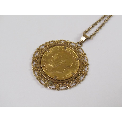 1539 - 1928 GOLD SOVEREIGN IN GOLD PENDANT MOUNT, WITH A CHAIN - THE MOUNT AND CHAIN IS 7.2g OF 9ct