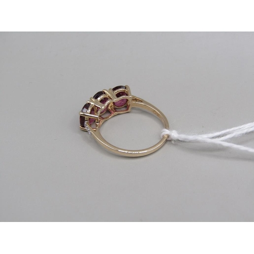1608 - 9CT RUBELITE THREE STONE RING, SIZE N 1/2