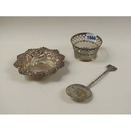 1666 - PIERCED SILVER BOWL WITH A PRESENTATION SPOON FOR THE QUEEN VICTORIA JUBILEE 1837-1897 AND SMALL SIL... 