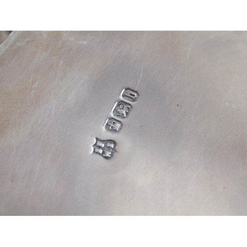 1689 - SILVER DISH STAND WITH RAISED EMBOSSED BORDER, 5.7oz