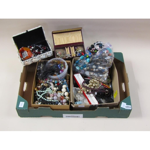 1711 - BOX OF MISC. ITEMS OF COSTUME JEWELLERY