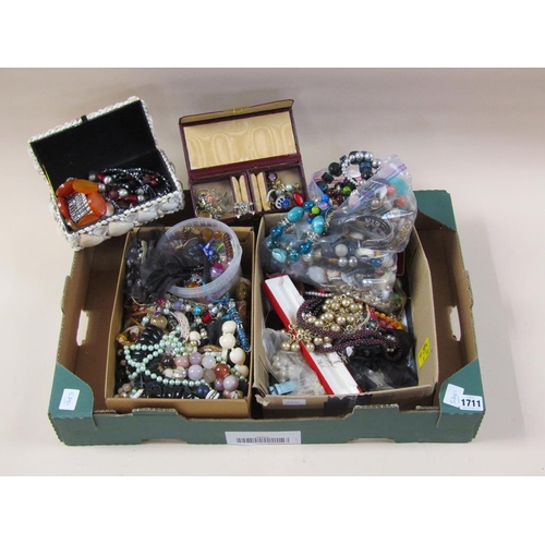 1711 - BOX OF MISC. ITEMS OF COSTUME JEWELLERY