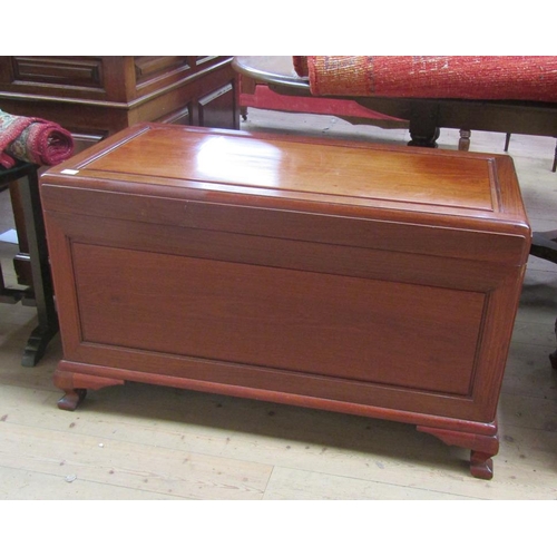 1955 - CONTEMPORARY MAHOGANY COFFER CHEST WITH LIFT OUT SHELF, 102CM W, 80CM H