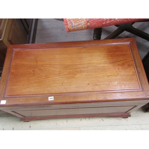 1955 - CONTEMPORARY MAHOGANY COFFER CHEST WITH LIFT OUT SHELF, 102CM W, 80CM H