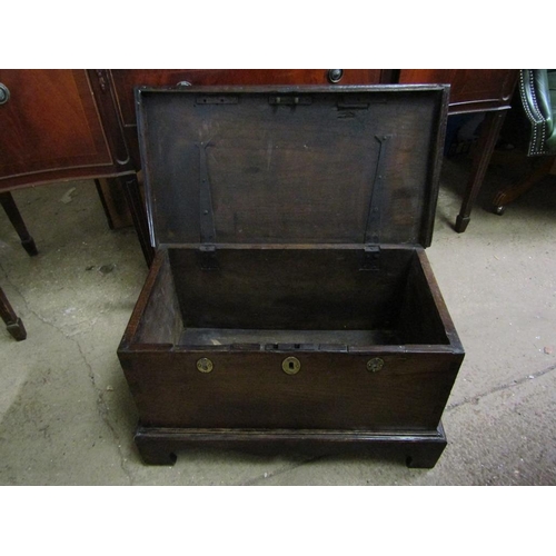 660 - SMALL OAK COFFER