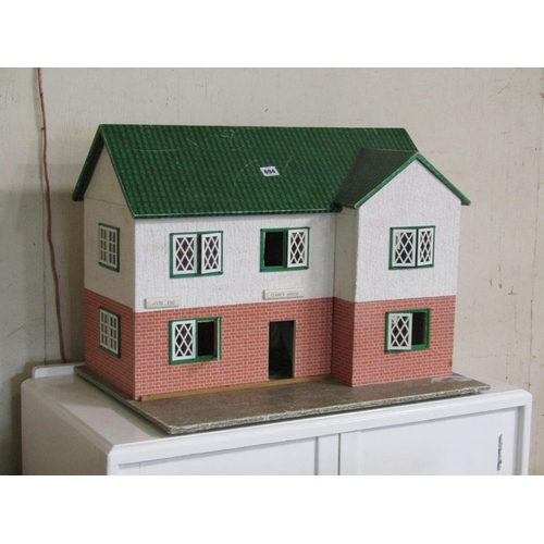 694 - DOLLS HOUSE