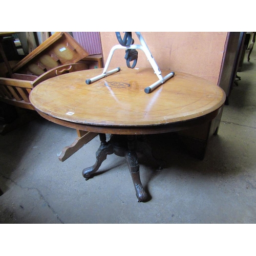 718 - VICTORIAN WALNUT BREAKFAST TABLE