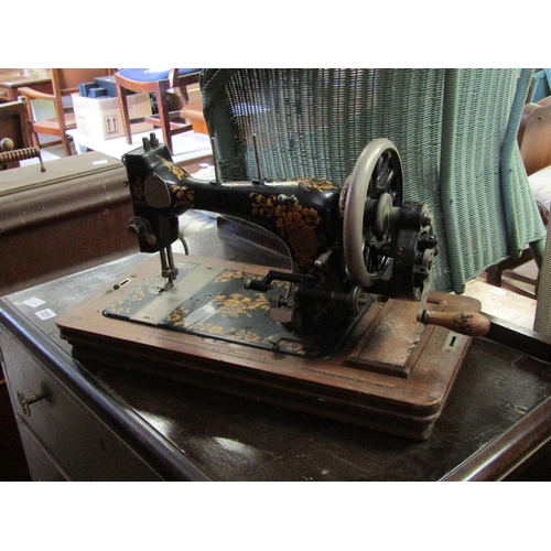 722 - VINTAGE SEWING MACHINE