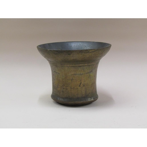 62 - An 18c bell metal mortar, cast 'RT 1733', with a 24cm  mouth, 20cm h.