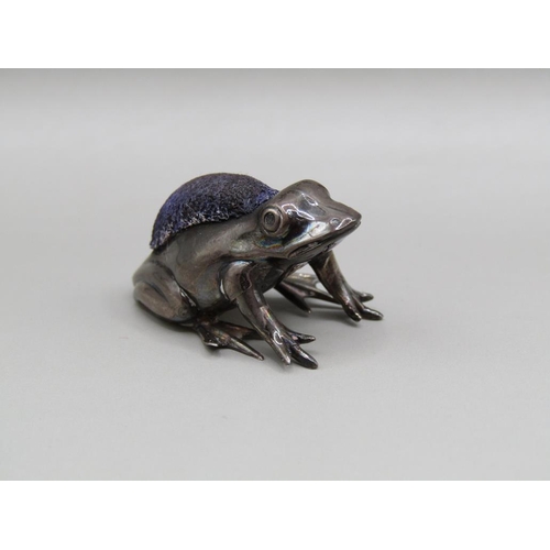 114 - A silver frog pin cushion, Birmingham 1909, 3.2cm l.