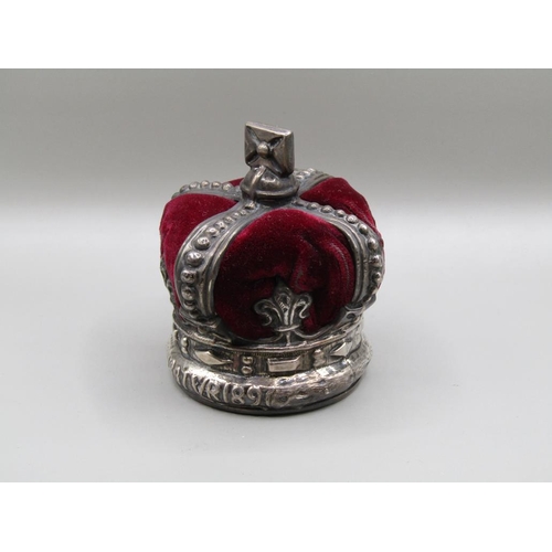 135 - A silver golden Jubilee crown pin cushion, embossed with dates 1837 VR 1897, Chester 1897, 7cm h, 5.... 